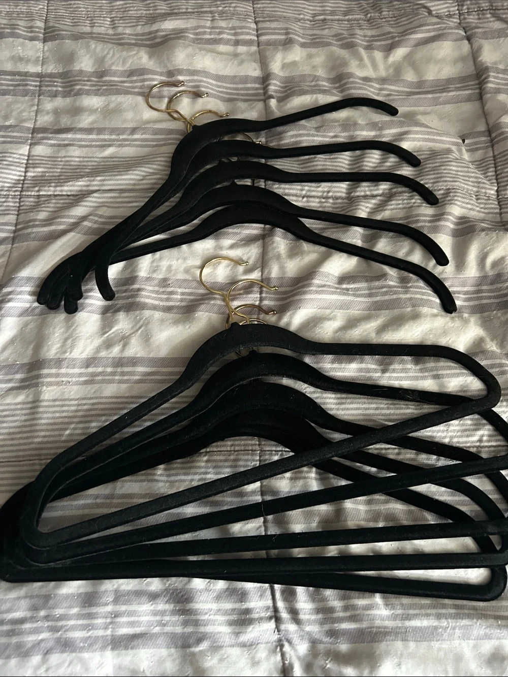 Joy Mangano 10 Black Velvet Slim Nonslip Hangers with Gold Hooks NEW UNUSED